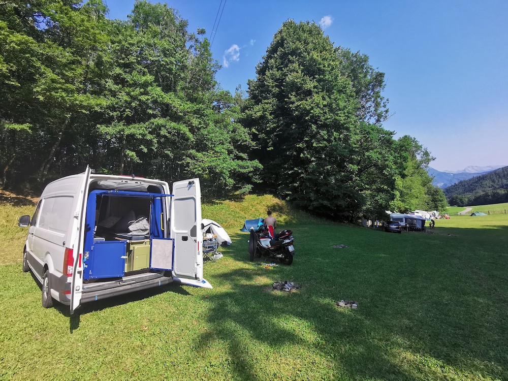 PlugVan macht aus deinem Kastenwagen einen flexiblen Camper